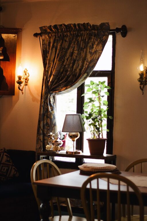 Simple Tips for Creating a Cozy and Inviting Home Environment
